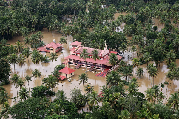 ▲▼印度南部喀拉拉邦連日豪雨，引發百年來最嚴重水災。（圖／路透社）