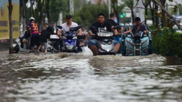 ▲安徽受颱風影響，許多地區淹水。（圖／翻攝自中安新聞）