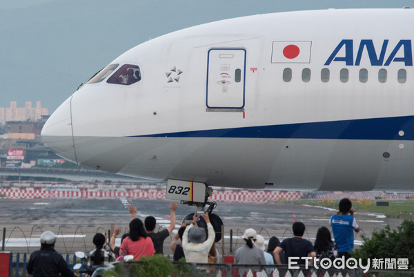 全日本空輸,全日空ANA,航空公司,松山機場,起飛,波音787（圖／記者季相儒攝）