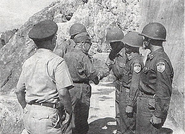 ▲823砲戰前，國防部長俞大維忙於巡視馬祖高登島防務。（圖／取自國防部期刊）