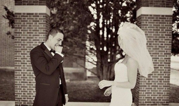 ▲新郎看到新娘的感人瞬間。（圖／翻攝自Pinterest、ideafixa.com）