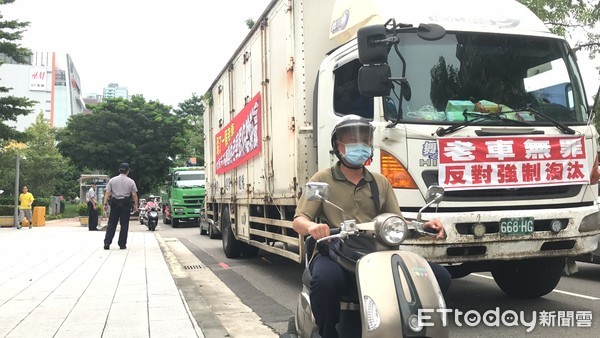 ▲▼環保署在台中舉辦首場說明會，針對老車關心加嚴排放廢氣標準等議題進行說明。（圖／記者李忠憲攝）