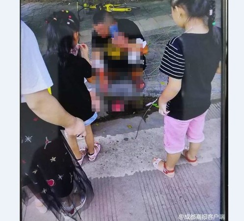 ▲▼誇口75萬給女友買豪車後，揮刀自殘裝被搶             。（圖／翻攝自成都商報）