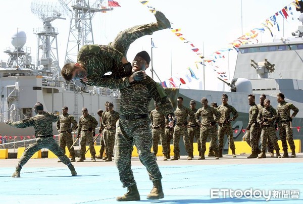 ▲▼宜蘭蘇澳海軍中正基地營區開放參觀，海軍樂儀隊、兩棲偵搜大隊、陸戰隊學校莒拳隊秀戰技 。（圖／記者屠惠剛攝）