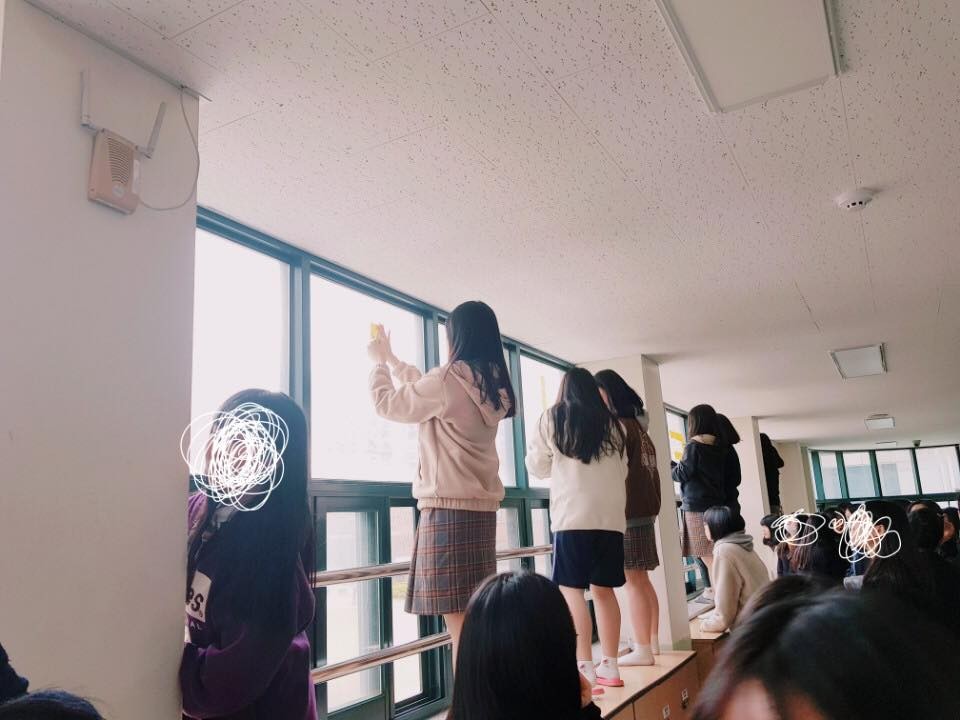 ▲▼ 首爾龍化女中學生發起#MeToo運動，爆出18名教師涉嫌性騷擾學生，遭到懲戒。（圖／翻攝自Facebook／용화여자고등학교 직선자치학생회）