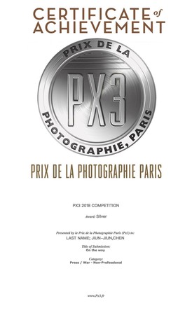 ▲▼「國防部軍聞社所屬新聞官陳軍均上尉，參與PX3（法國巴黎 Prix de la Photographie Paris 攝影大賽）歐洲大型攝影比賽，拍攝我國特戰官兵年度行軍訓練新聞照片，榮獲銀牌獎肯定。（圖／軍聞社提供）