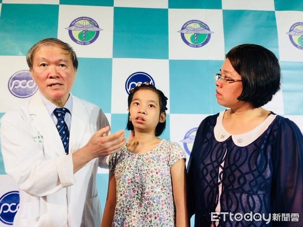 ▲緬甸女童右耳只有「2坨肉」　台醫要花8個月幫她做新臉。（圖／中國附醫提供）