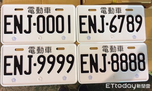 ▲▼  屏東監理站首次開放競標電動機車車牌           。（圖／記者陳崑福翻攝）