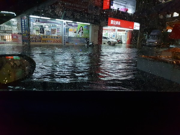 ▲朴子市多處淹水。（圖／翻攝自朴子民意觀察站）