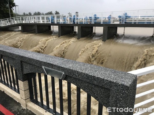 ▲▼高雄美濃暴雨淹水。（圖／記者宋德威翻攝）