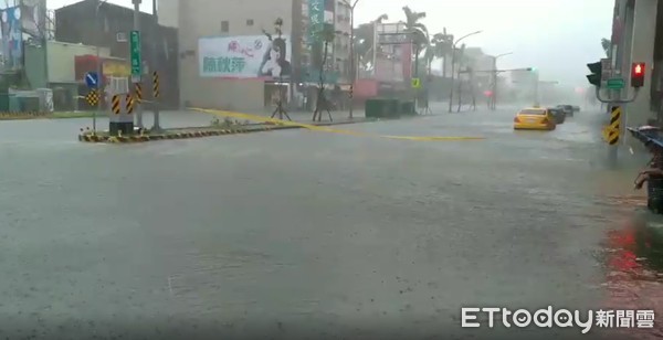 ▲因熱帶性低氣壓影響，台南市出現強降雨，全市幾乎3分之2都淹水。（圖／記者林悅翻攝）