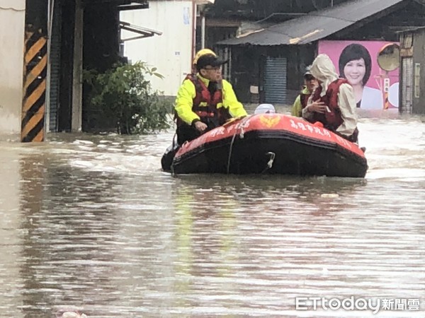 ▲▼雨炸南台灣，高雄淹水災情。（圖／記者宋德威攝）