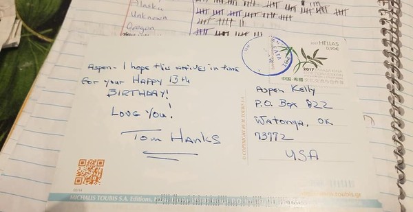 病童生日收到湯姆漢克斯的明信片。（圖／翻攝自Vanessa Kelly臉書）