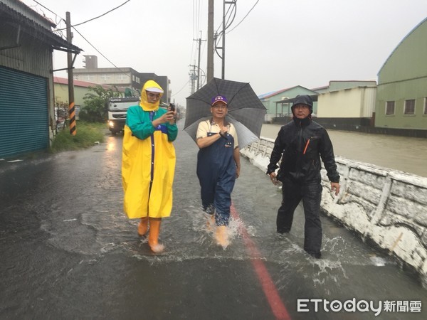 台南市長參選人蘇煥智指出，氣候變遷台南暴雨暴潮應檢討下水道系統規劃的承受能力及三老爺溪有效整治。（圖／記者林悅翻攝，下同）