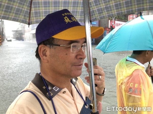 台南市長參選人蘇煥智指出，氣候變遷台南暴雨暴潮應檢討下水道系統規劃的承受能力及三老爺溪有效整治。（圖／記者林悅翻攝，下同）