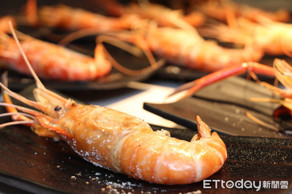  ▲新莊最大Buffet天賜百匯新開幕　首波活動8道泰國蝦料理無限供應。（圖／記者黃士原攝）