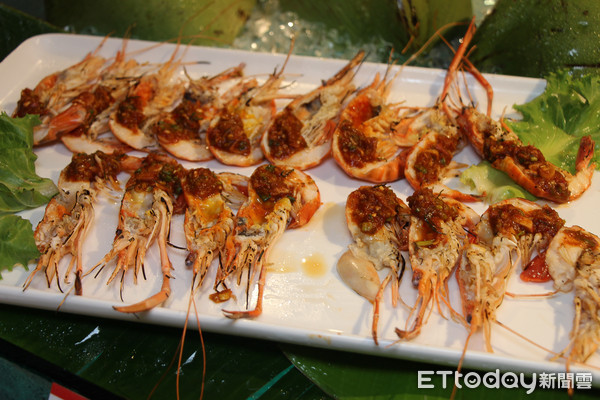  ▲新莊最大Buffet天賜百匯新開幕　首波活動8道泰國蝦料理無限供應。（圖／記者黃士原攝）
