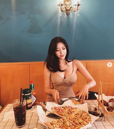 ▲▼「南韓郭雪芙」Choi Somi駁斥假奶謠言。（圖／翻攝自Instagram／Choi Somi）