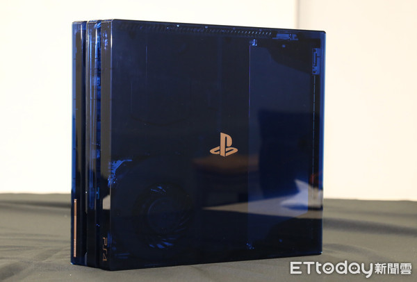 PS4,5億限量紀念機,開箱（圖／記者樓菀玲攝）