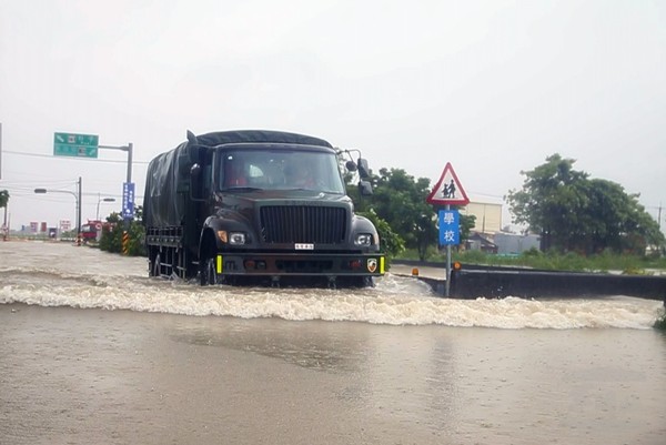 國防部：掌握豪大雨動態　協助地方政府防救災