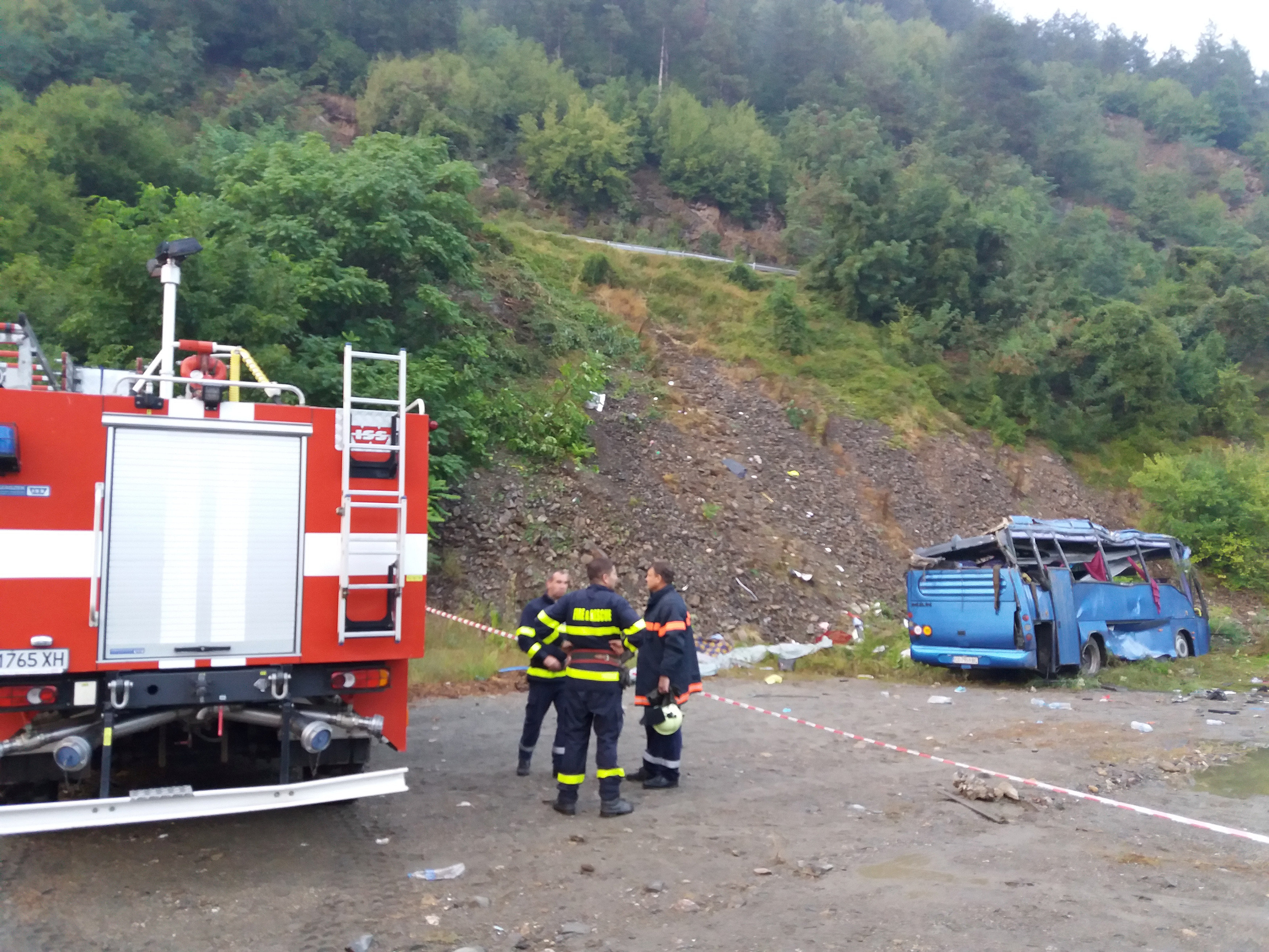 ▲▼ 保加利亞發生旅遊巴士翻落山谷意外，16死26傷。（圖／路透社）