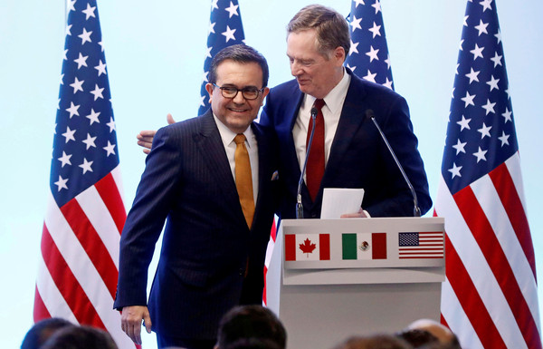 ▲▼ 2018年3月8日，美國貿易代表萊特海澤（Robert Lighthizer，圖右）與墨西哥經濟部長瓜哈爾多（Ildefonso Guajardo，圖左）在墨西哥市舉行《北美自由貿易協定》（NAFTA）第7輪談判。（圖／路透）