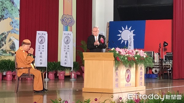 ▲▼國民黨主席吳敦義、立法委員吳金平出席易經大學結業典禮。（圖／記者李忠憲攝）