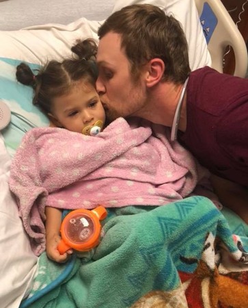 ▲▼美國喬治亞州有位2歲女童菲妮克絲（Phoenix）患有白血病，日前她完成第一階段的化療。（圖／翻攝自臉書／Christina Thompson）