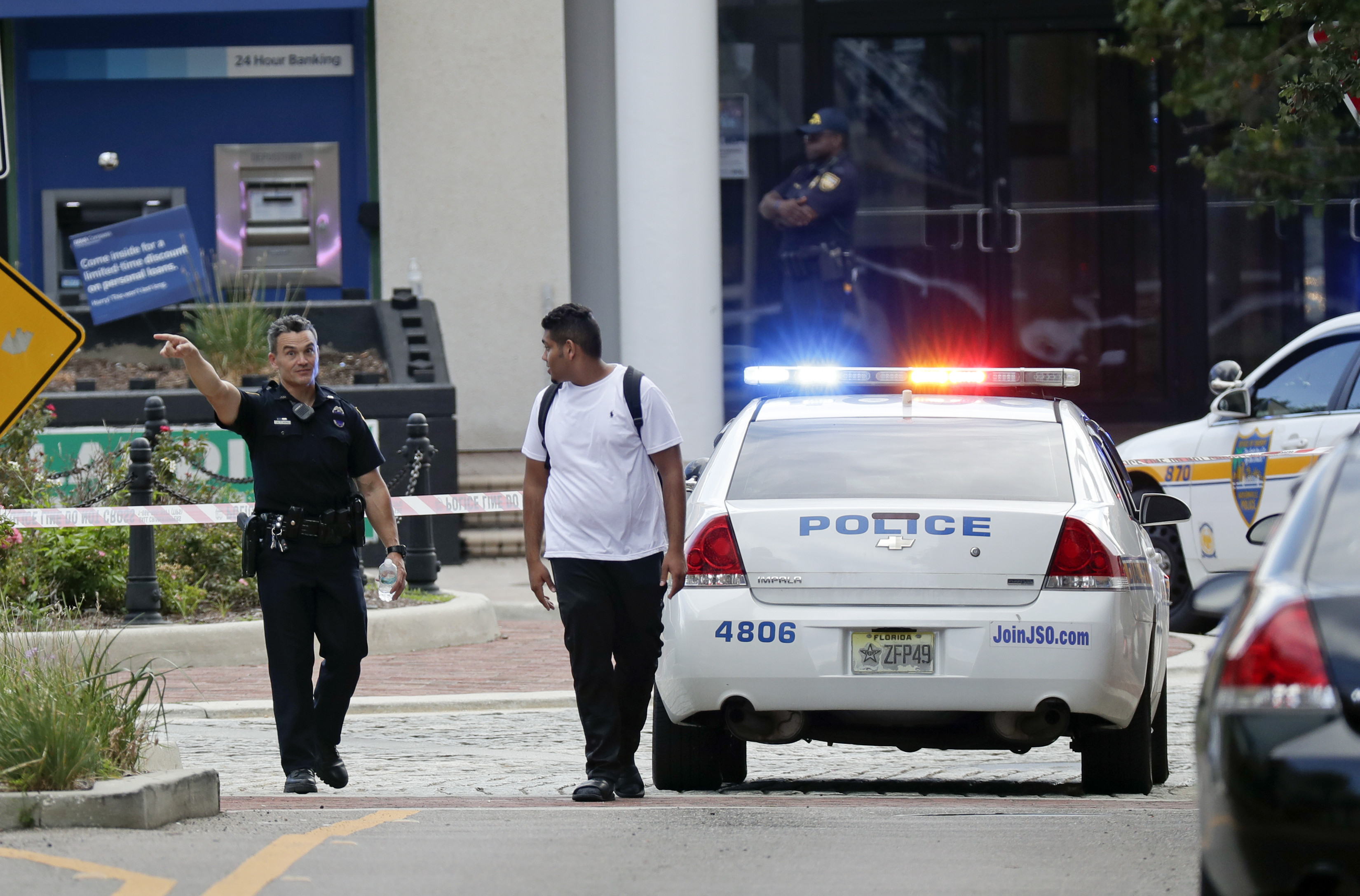 ▲美國佛羅里達州傑克孫維市（Jacksonville）一家購物中心發生槍擊事件。（圖／達志影像／美聯社）