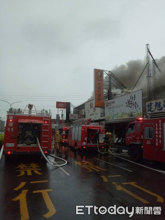 快訊／嘉義市火警！　大量濃煙竄天際搶救中。（圖／記者宋德威翻攝）