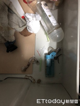 ▲▼ 警方在巷子內找到通緝犯機車，隨後在四樓套房抓到6條通緝在案的林姓犯嫌，在房內起出安非他命及吸食器。（圖／記者陳以昇翻攝）