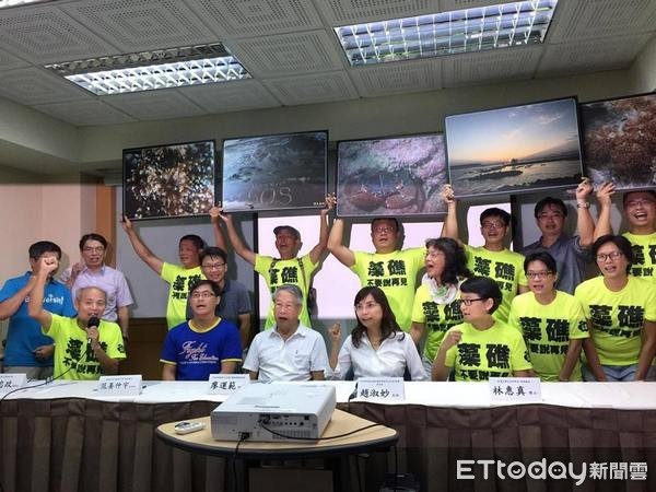 ▲搶救大潭藻礁行動聯盟呼籲民眾以選票抵制缺乏誠信的民代。（圖／潘忠政提供）