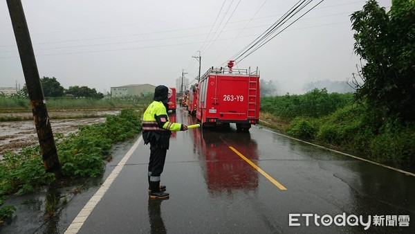 ▲▼高雄岡山為隨路驚傳火警。（圖／翻攝畫面）