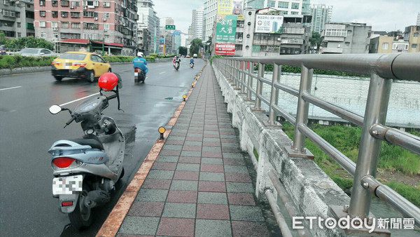 ▲▼世新大學旁「1男墜北新橋」　無生命跡象送醫。（圖／記者張君豪翻攝）