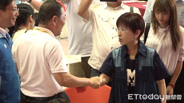 ▲侯友宜、洪秀柱登記日巧遇。（圖／記者呂佳賢攝）