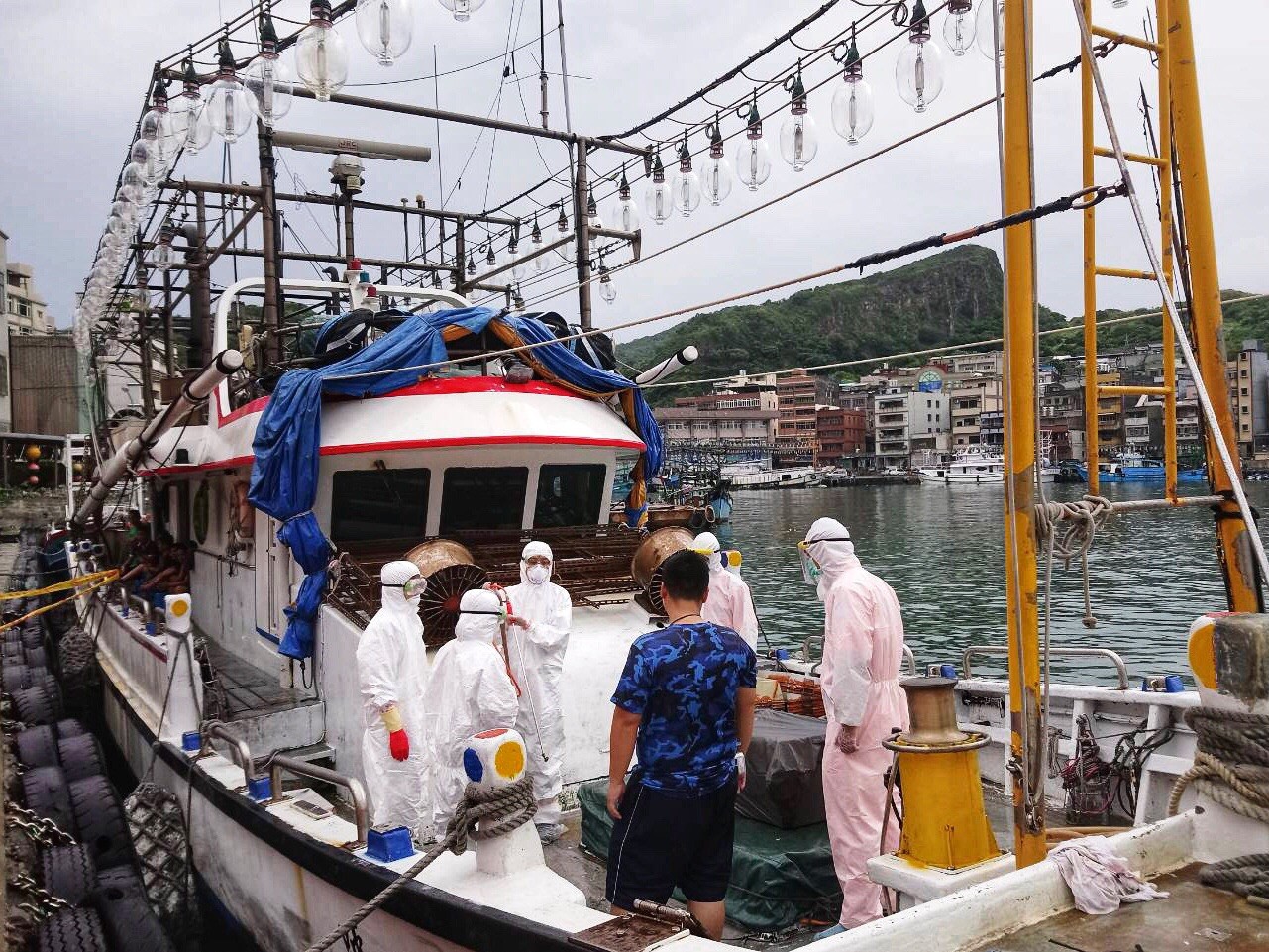 ▲ 非洲豬瘟疫情仍持續延燒 海巡強化執檢漁商港。（圖／記者郭世賢翻攝）