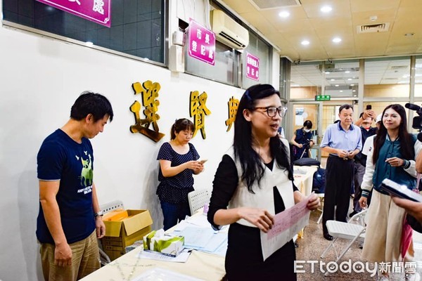 ▲▼ 璩美鳳登記參選高雄市長。（圖／記者邱顯燁攝）