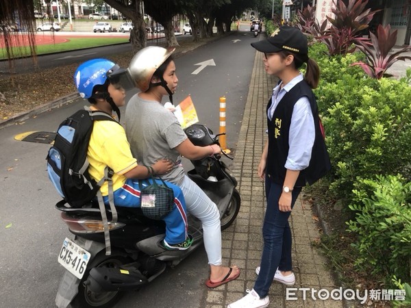 ▲▼礁溪警分局「護童勤務」讓家長與學生們感窩心。（圖／記者游芳男翻攝，下同）