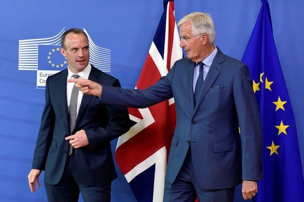 ▲▼英國脫歐大臣拉布（Dominic Raab）與歐盟談判代表巴尼耶（Michel Barnier）。（圖／路透）