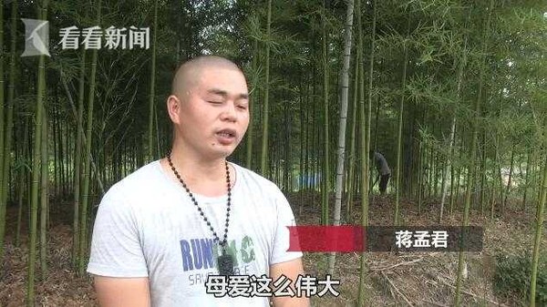 ▲▼湖北  一鋤頭挖到鼠窩  本想除害卻被感動。（圖／取自《看看新聞網》）