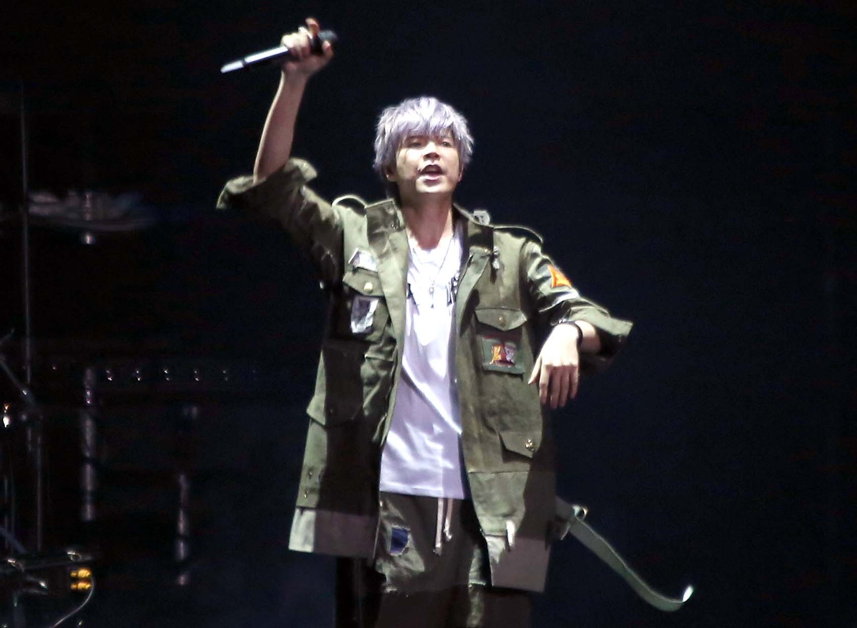 八三夭阿電脫了 半裸 濕身打鼓 萬人女粉叫瘋了 Ettoday星光雲 Ettoday新聞雲