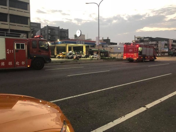 ▲▼酒駕翻車自撞分隔道，送醫下半身無知覺恐殘廢             。（圖／翻攝自Facebook／彰化踢爆網）