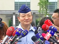 談洪仲丘案軍檢最新進展，最高軍檢署檢察長曹金生「笑」著回應。