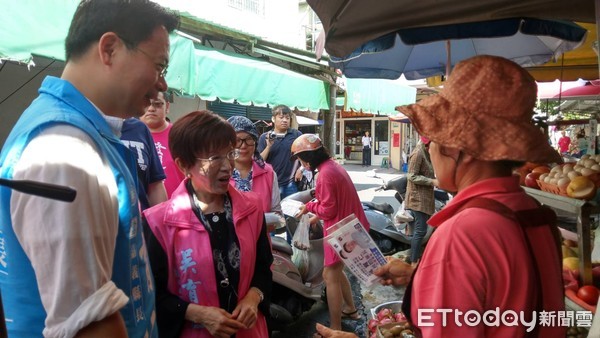 ▲▼ 中國國民黨前主席洪秀柱、嘉義市西區議員候選人林雪峰、嘉義縣議員候選人邱銀海，嘉義市新移民女性關懷協會劉美美總幹事等人到場為吳育仁加油 。（圖／記者翁聖勳翻攝）