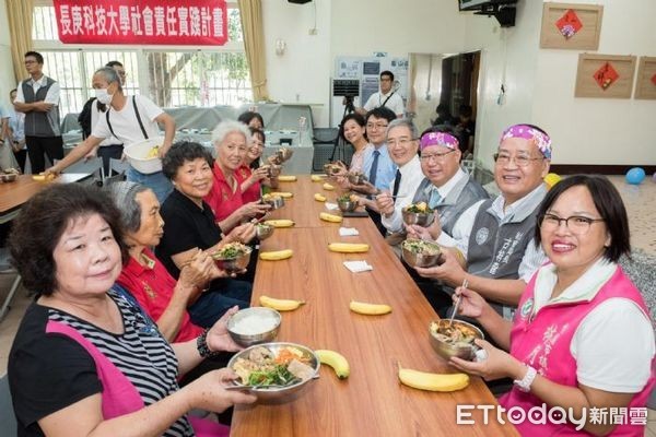 ▲桃園健康飲食通手冊發表60種養生料理。（圖／桃園市政府提供）