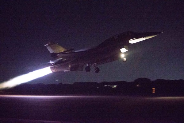 ▲▼F-16戰機升空迎接台灣英雄。（圖／軍聞社提供）
