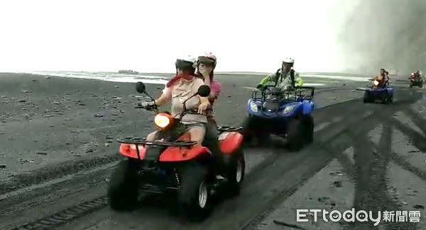 ▲南澳神秘海灘發生遊客騎沙灘車（圖為示意圖）戲遊，卻不幸3車共5人被大浪捲入海中，宜蘭縣政府將研訂注意事項。（圖／記者游芳男翻攝）