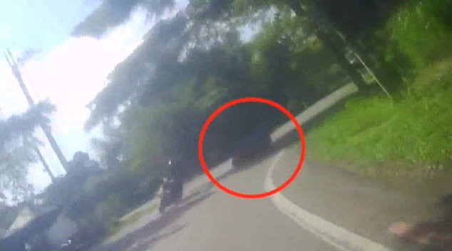 揮手後壓139線過彎！大一生拿駕照1個月後自摔重傷　新車綁大甲媽紅綵。（圖／東森新聞）