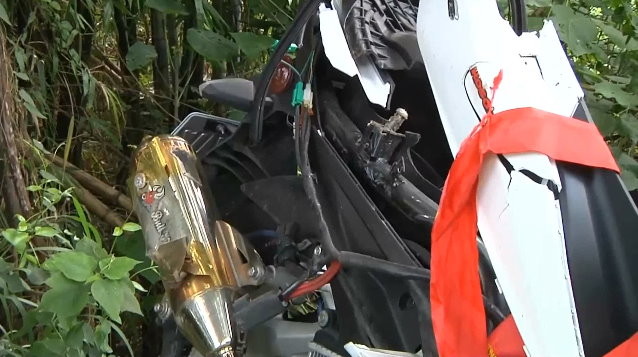 揮手後壓139線過彎！大一生拿駕照1個月後自摔重傷　新車綁大甲媽紅綵。（圖／東森新聞）