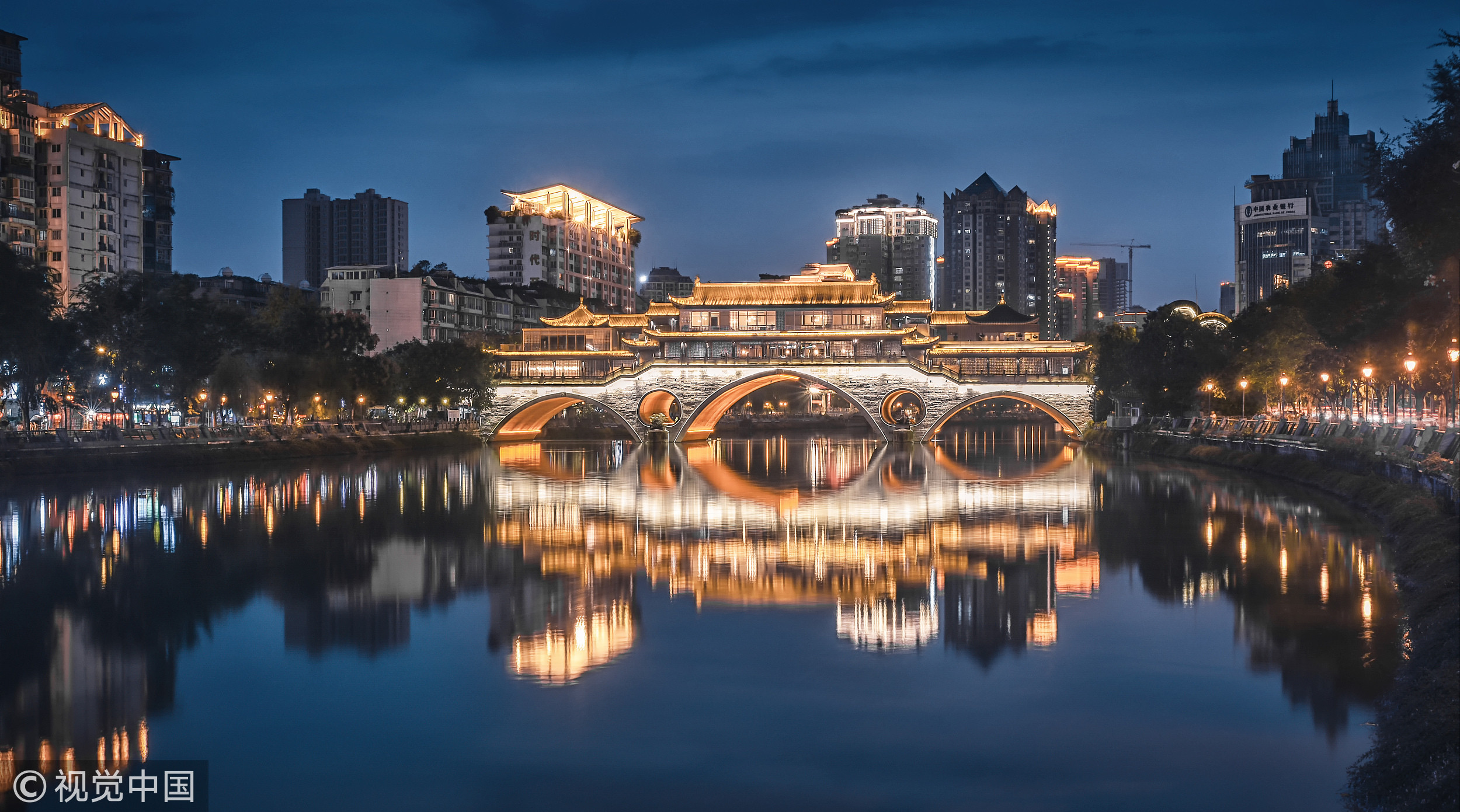 ▲▼四川成都：安順廊橋夜景             。（圖／CFP）